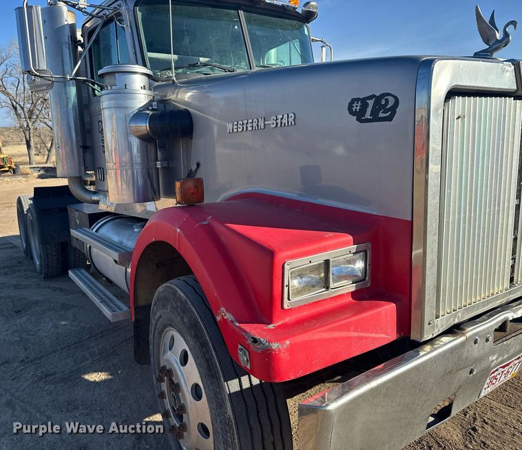 image for item DX3942 1998 Western Star 4964F semi truck