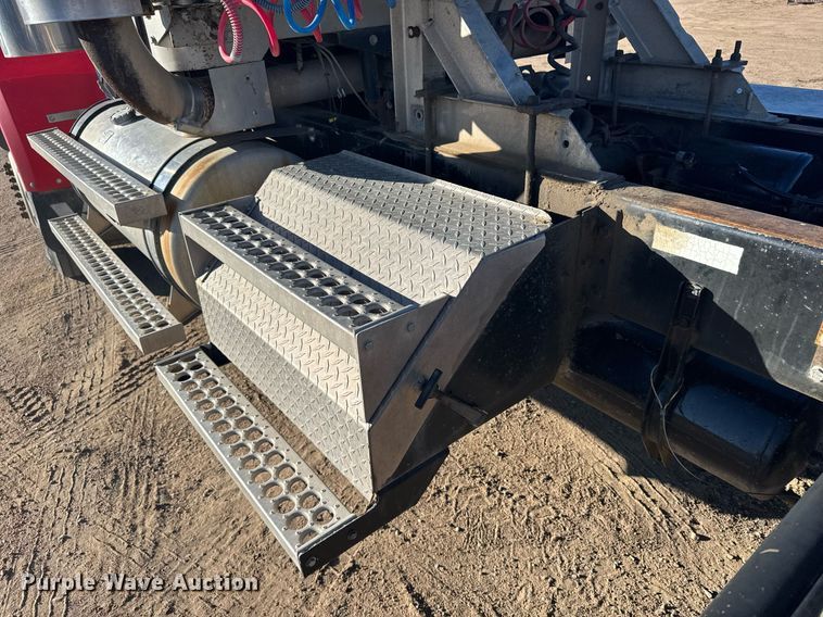 image for item DX3942 1998 Western Star 4964F semi truck