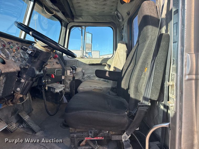 image for item DX3942 1998 Western Star 4964F semi truck