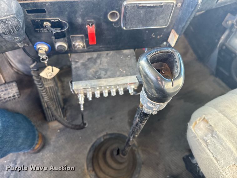 image for item DX3942 1998 Western Star 4964F semi truck