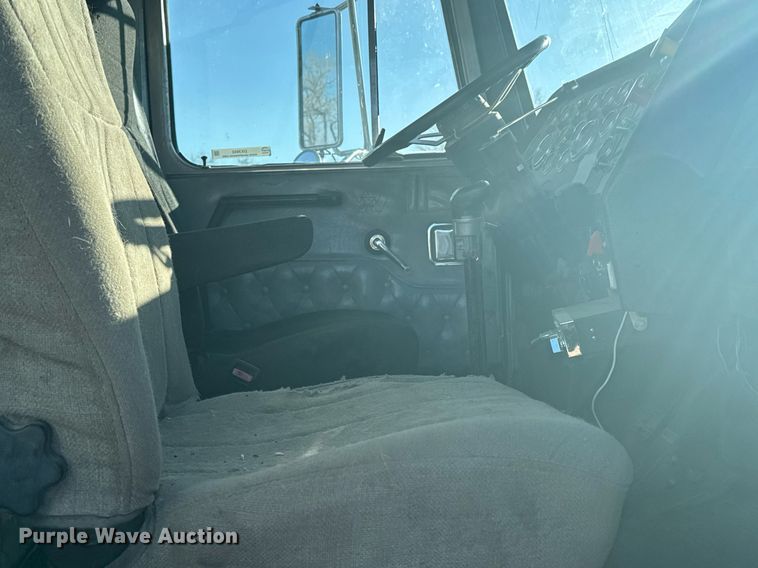 image for item DX3942 1998 Western Star 4964F semi truck