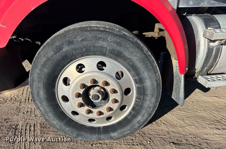 image for item DX3942 1998 Western Star 4964F semi truck