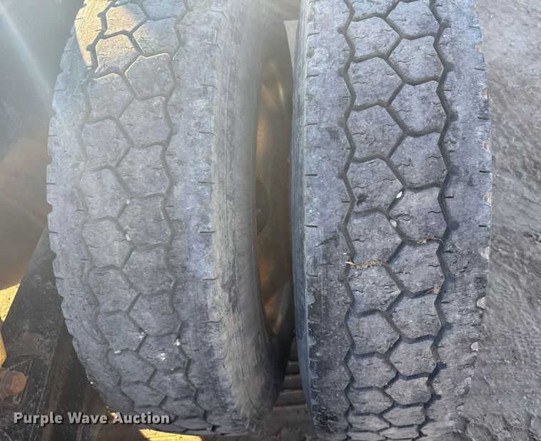 image for item DX3942 1998 Western Star 4964F semi truck