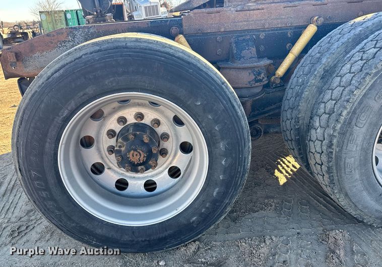 image for item DX3942 1998 Western Star 4964F semi truck