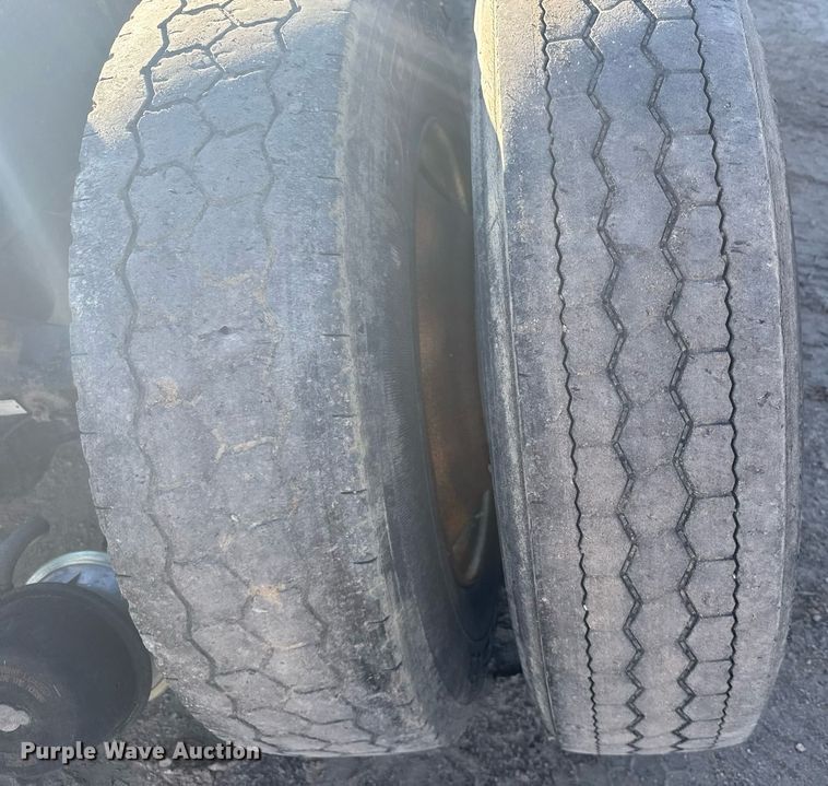 image for item DX3942 1998 Western Star 4964F semi truck