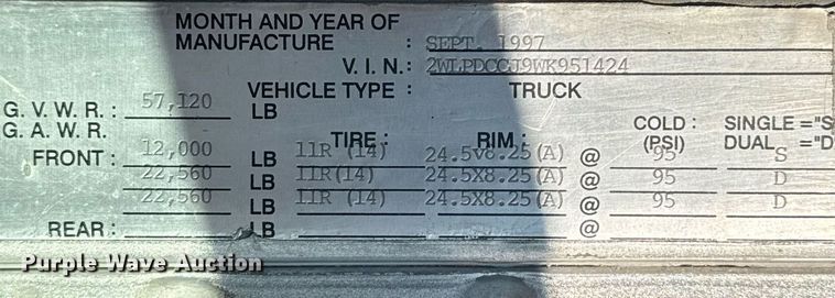 image for item DX3942 1998 Western Star 4964F semi truck