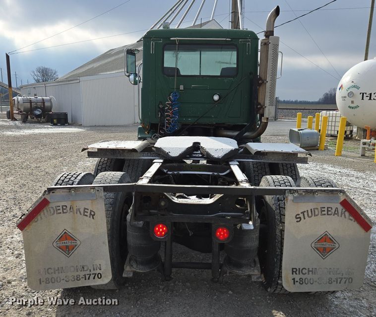 image for item EE7950 1992 Mack CH613 semi truck