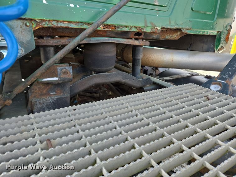 image for item EE7950 1992 Mack CH613 semi truck