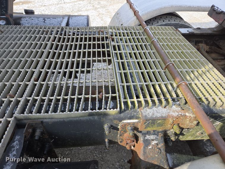 image for item EE7950 1992 Mack CH613 semi truck