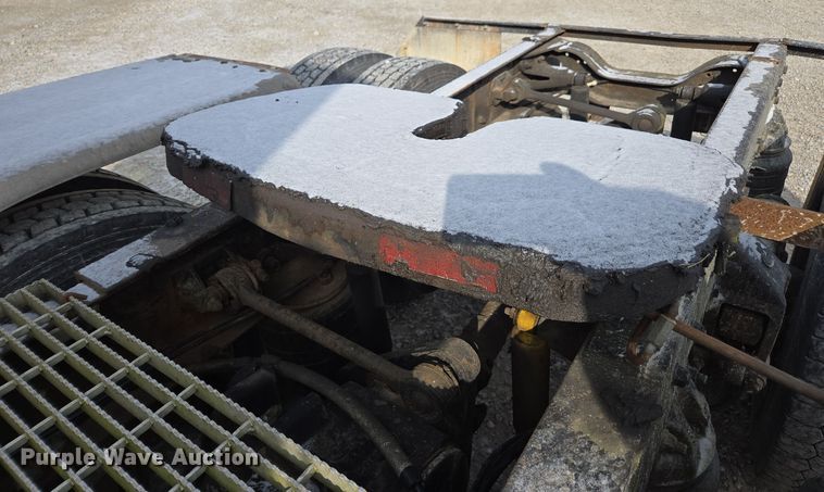 image for item EE7950 1992 Mack CH613 semi truck