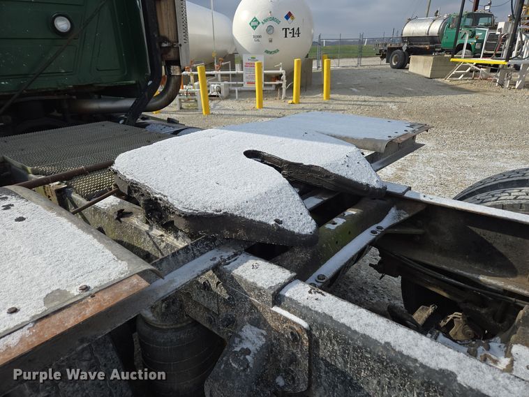 image for item EE7950 1992 Mack CH613 semi truck