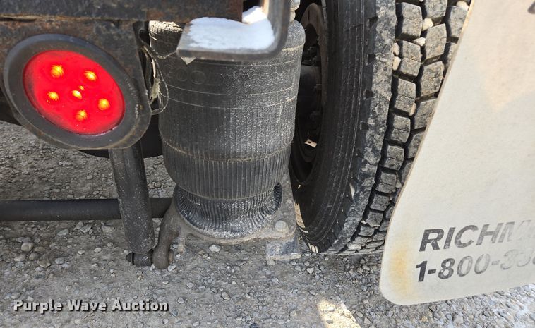 image for item EE7950 1992 Mack CH613 semi truck