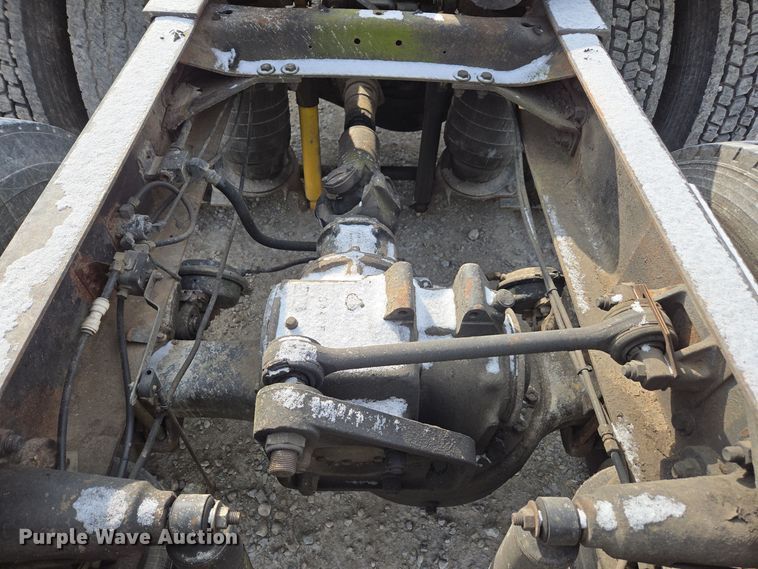 image for item EE7950 1992 Mack CH613 semi truck