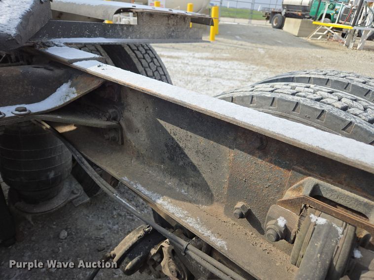 image for item EE7950 1992 Mack CH613 semi truck