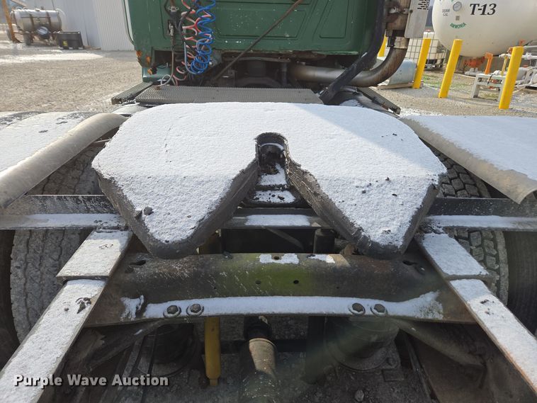 image for item EE7950 1992 Mack CH613 semi truck