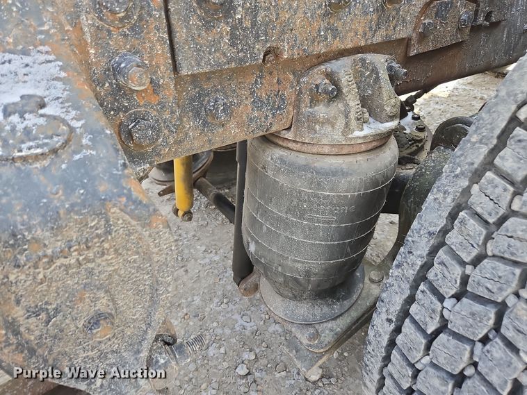 image for item EE7950 1992 Mack CH613 semi truck