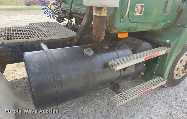 image for item EE7950 1992 Mack CH613 semi truck