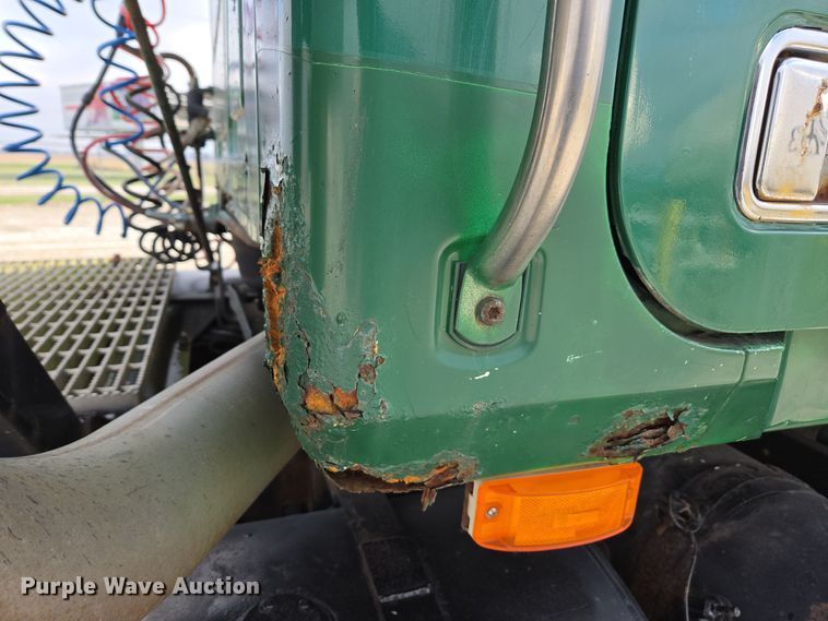 image for item EE7950 1992 Mack CH613 semi truck