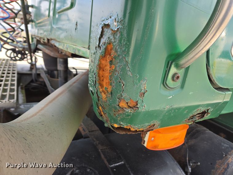 image for item EE7950 1992 Mack CH613 semi truck