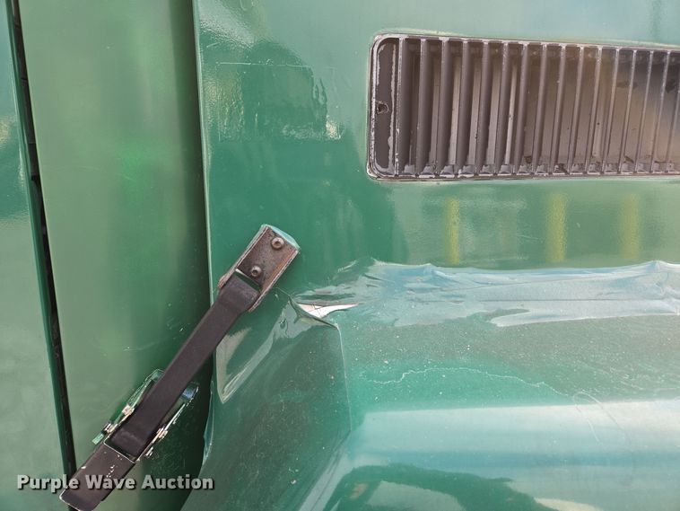 image for item EE7950 1992 Mack CH613 semi truck