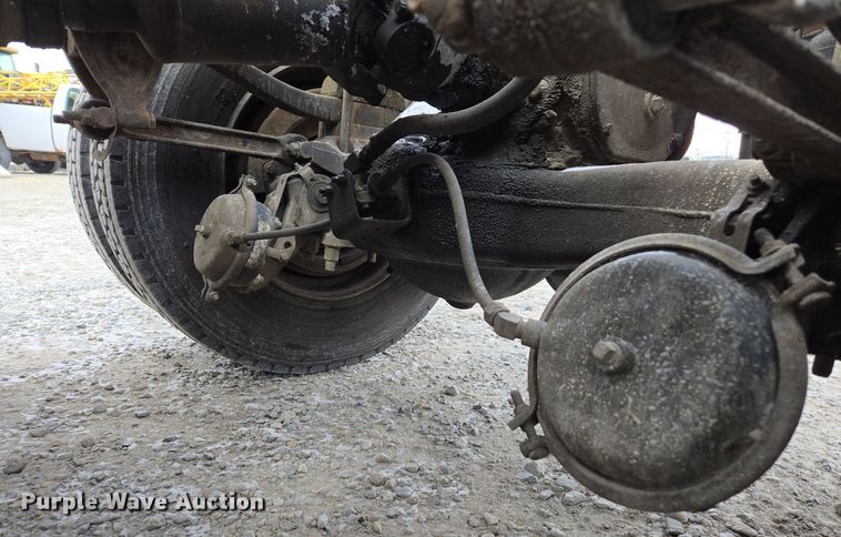 image for item EE7950 1992 Mack CH613 semi truck