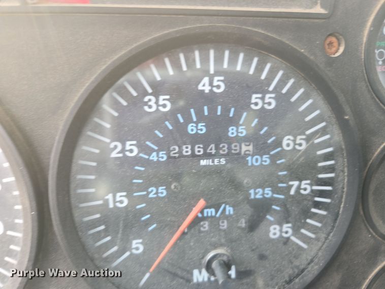 image for item EE7950 1992 Mack CH613 semi truck