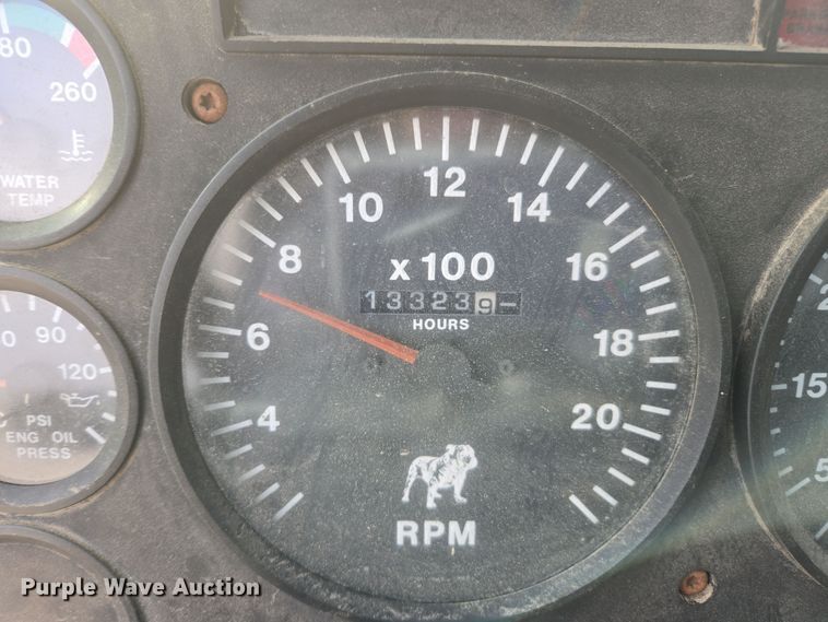 image for item EE7950 1992 Mack CH613 semi truck