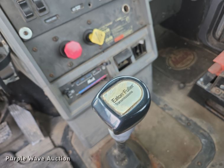 image for item EE7950 1992 Mack CH613 semi truck