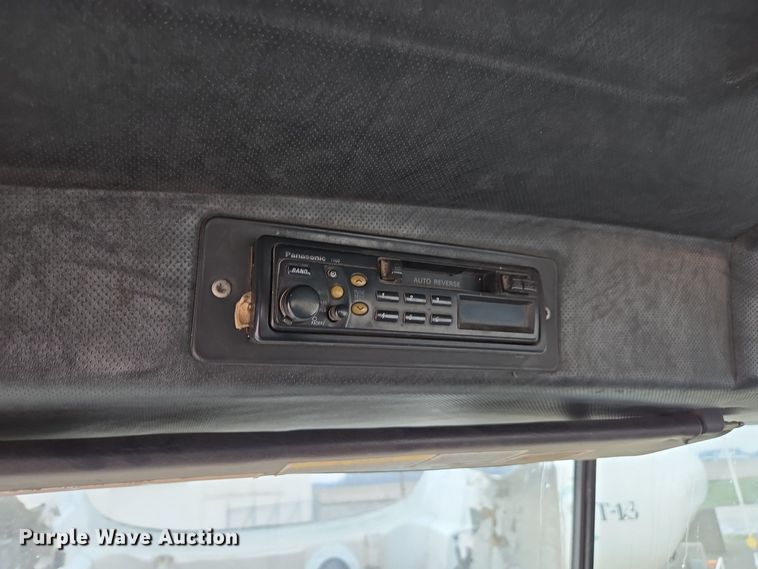 image for item EE7950 1992 Mack CH613 semi truck