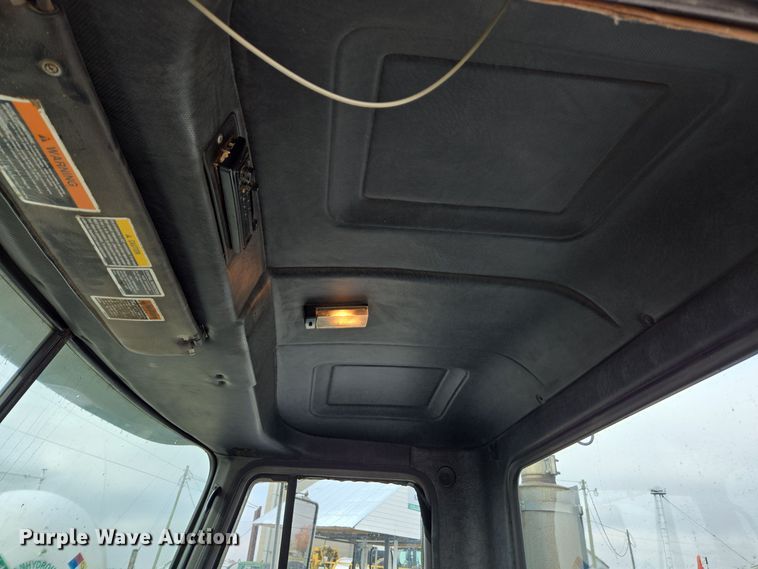 image for item EE7950 1992 Mack CH613 semi truck