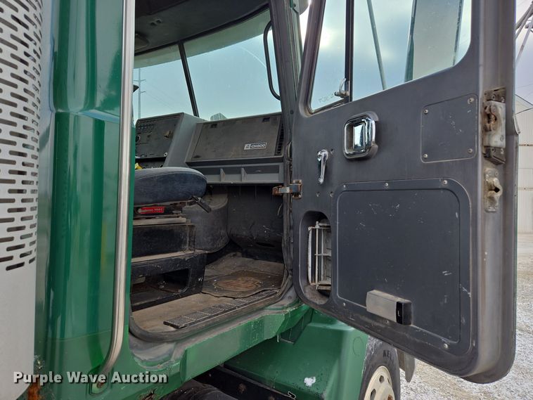 image for item EE7950 1992 Mack CH613 semi truck