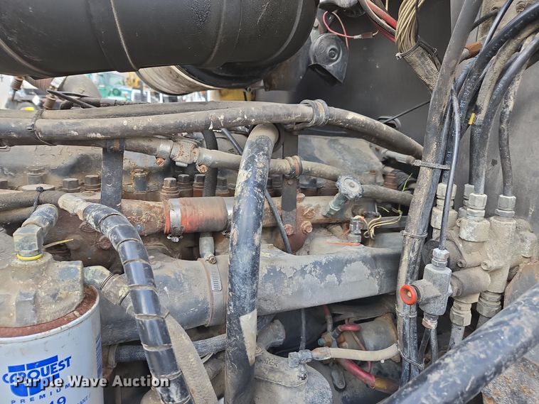 image for item EE7950 1992 Mack CH613 semi truck