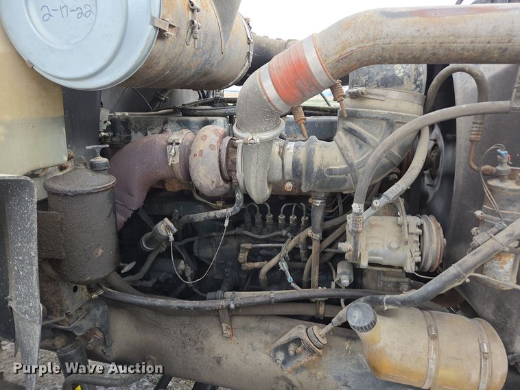 image for item EE7950 1992 Mack CH613 semi truck