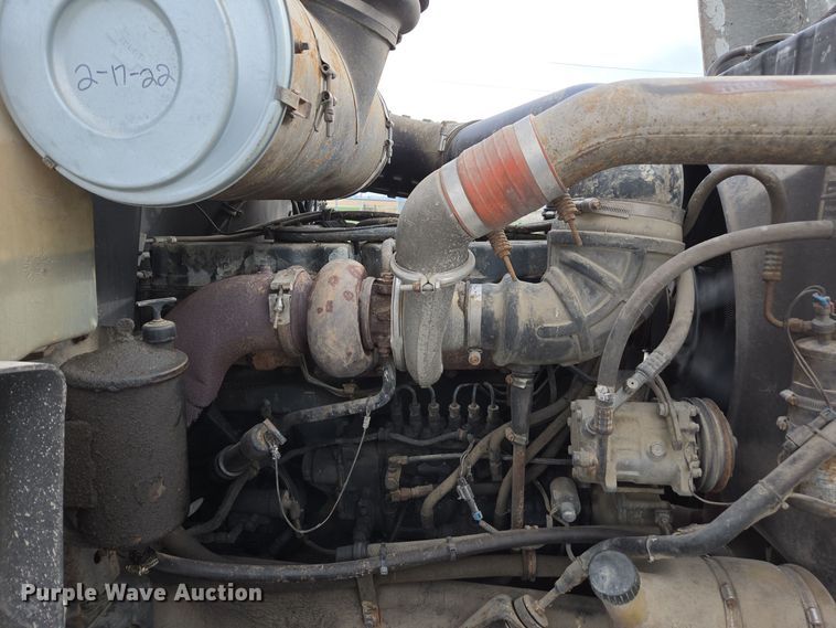 image for item EE7950 1992 Mack CH613 semi truck