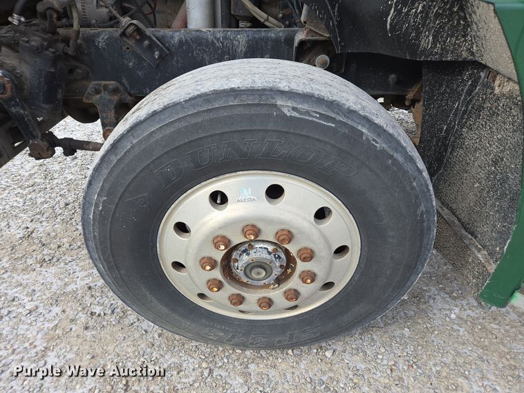 image for item EE7950 1992 Mack CH613 semi truck