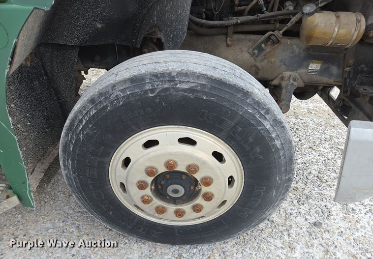 image for item EE7950 1992 Mack CH613 semi truck