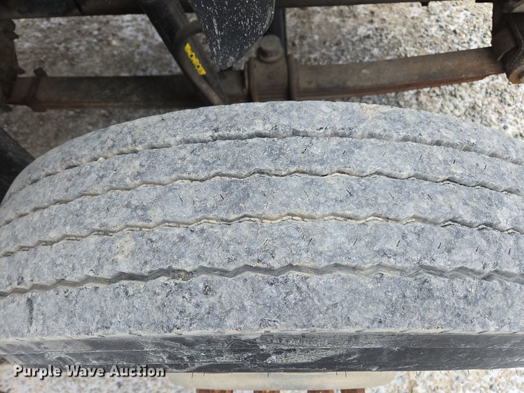 image for item EE7950 1992 Mack CH613 semi truck