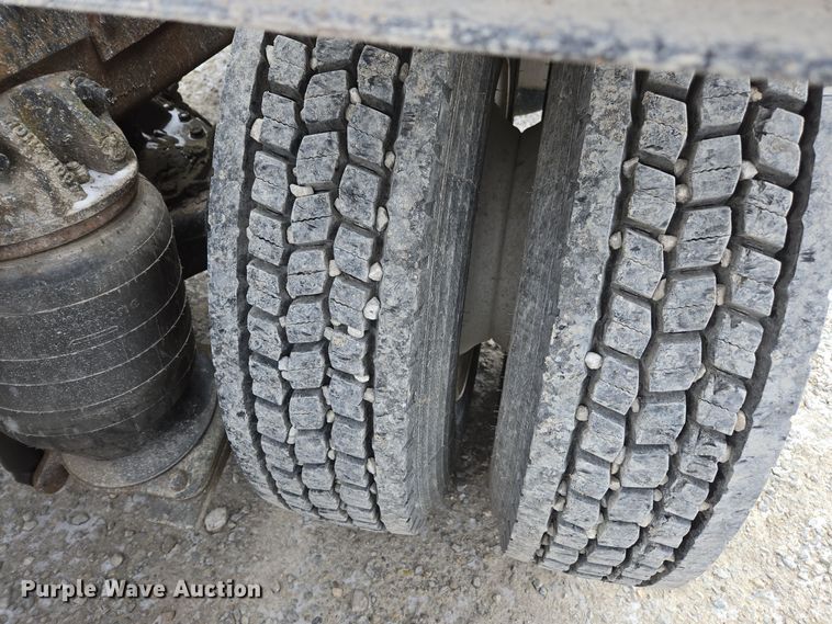 image for item EE7950 1992 Mack CH613 semi truck