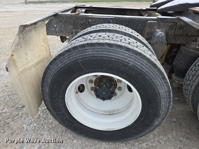 image for item EE7950 1992 Mack CH613 semi truck