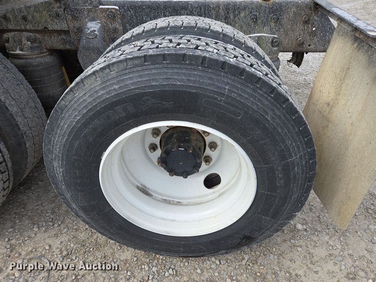 image for item EE7950 1992 Mack CH613 semi truck