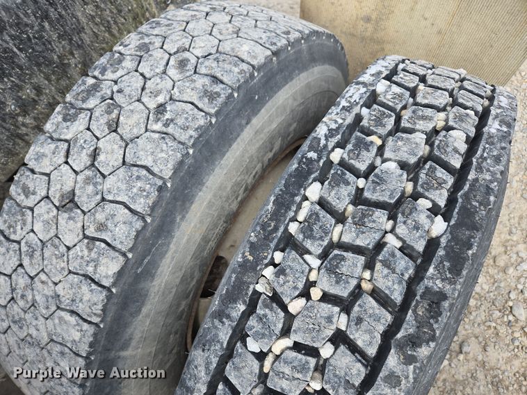 image for item EE7950 1992 Mack CH613 semi truck