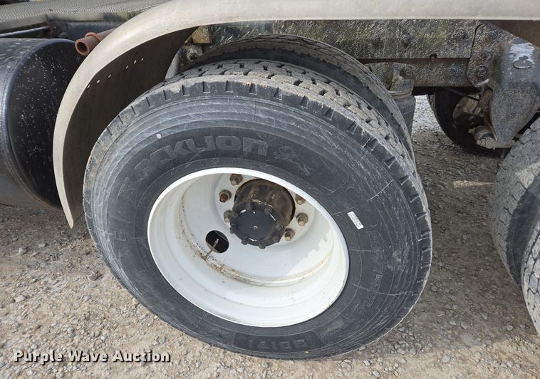 image for item EE7950 1992 Mack CH613 semi truck