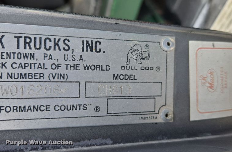 image for item EE7950 1992 Mack CH613 semi truck