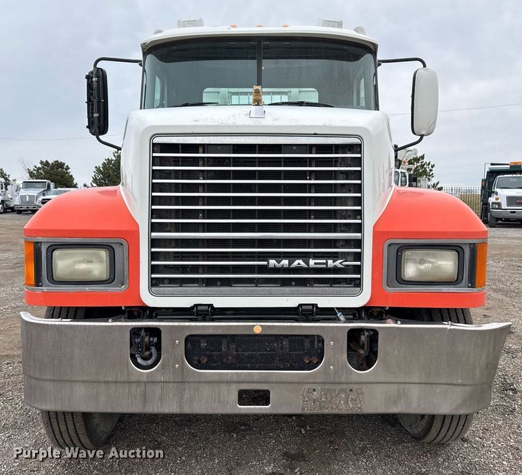 image for item EG2447 2012 Mack CHU613 semi truck