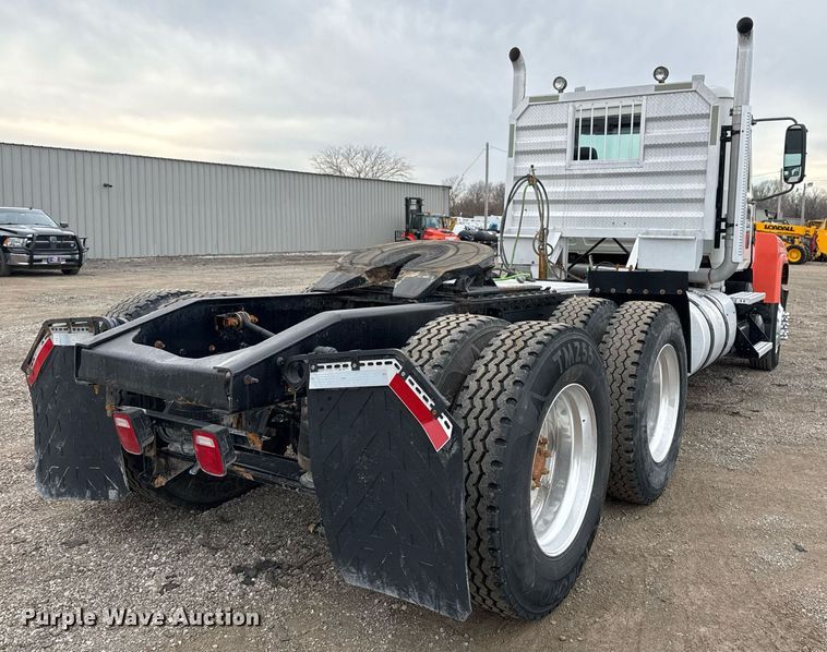 image for item EG2447 2012 Mack CHU613 semi truck