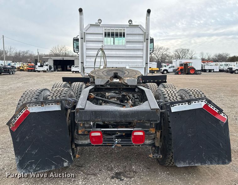 image for item EG2447 2012 Mack CHU613 semi truck