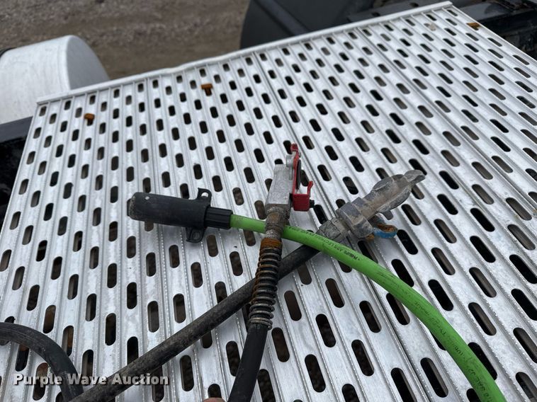 image for item EG2447 2012 Mack CHU613 semi truck