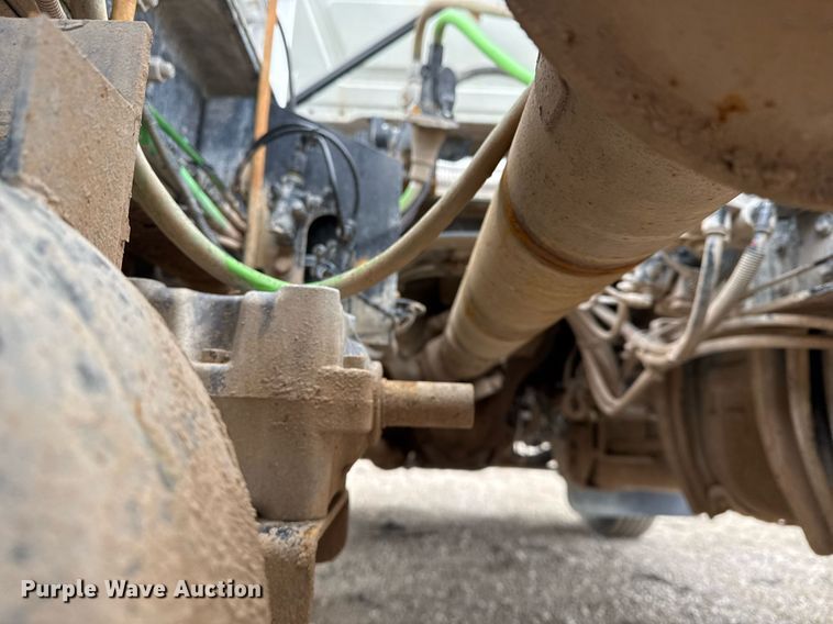 image for item EG2447 2012 Mack CHU613 semi truck