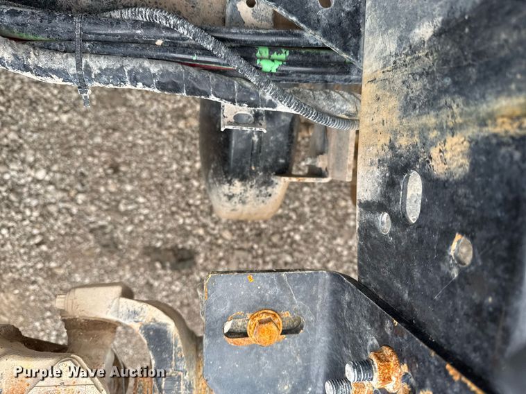 image for item EG2447 2012 Mack CHU613 semi truck