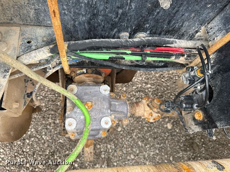 image for item EG2447 2012 Mack CHU613 semi truck